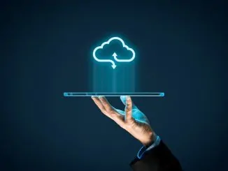 Ein Cloud-Symbol über einem Notebook