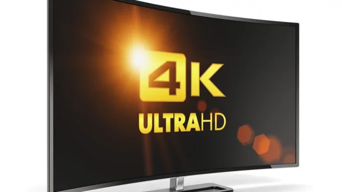 Fernseher mit Aufschrift 4k Ultra HD