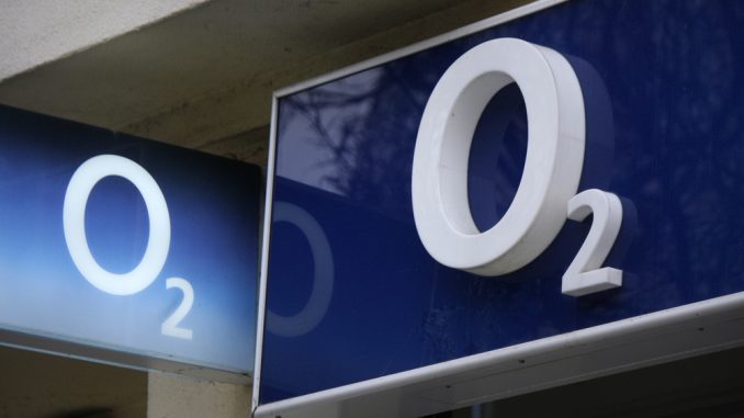 o2 Logos vor einem Ladenlokal