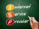 Auf einer Tafel steht in bunter Schrift "Internet Service Provider". Auf deutsch: Internetdienstanbieter
