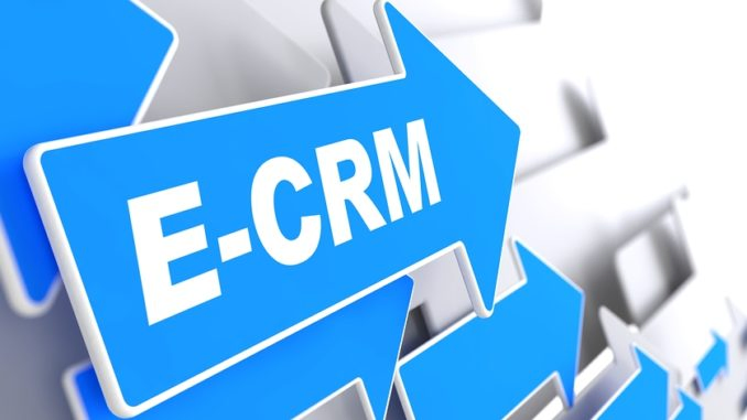 E-CRM als Logo in weißer Schrift auf blauem Hintergrund
