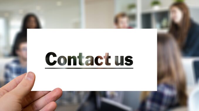 Grafik mit Schriftzug "Contact us"